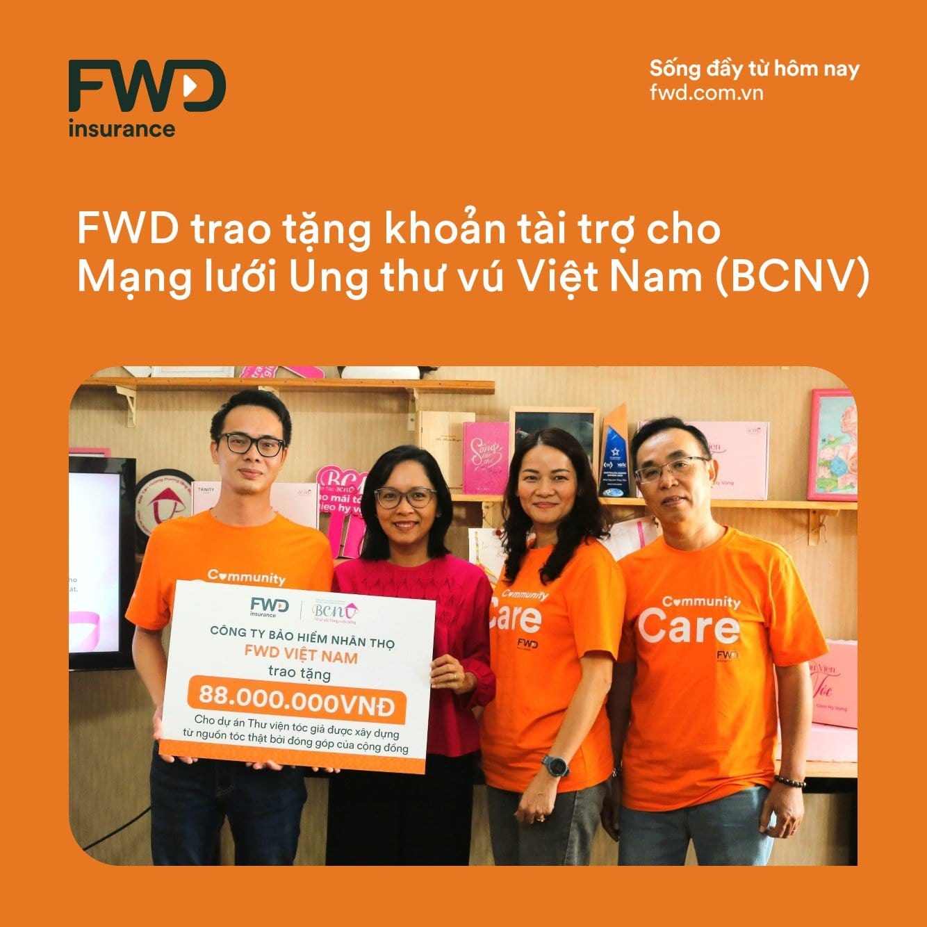 FWD trao tặng khoản từ thiện cho Mạng lưới Ung thư vú Việt Nam.jpg