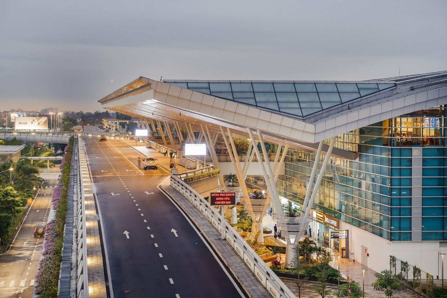 Nhà ga quốc tế sân bay Đà Nẵng trở thành nhà ga đầu tiên tại Việt Nam đạt tiêu chuẩn 5 sao của Skytrax.jpg